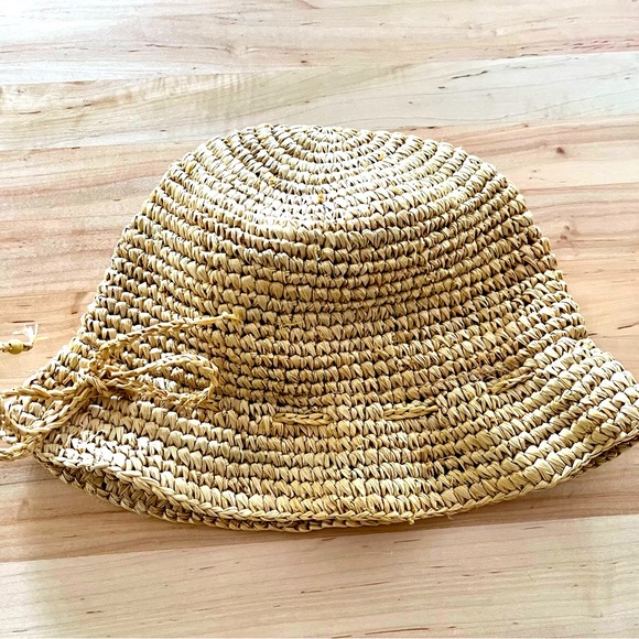Natural Straw Women's Hat - Picture 1 of 3